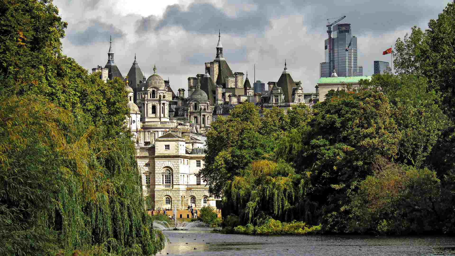 LONDON BUCKINGHAM PALACE (8)-compressed