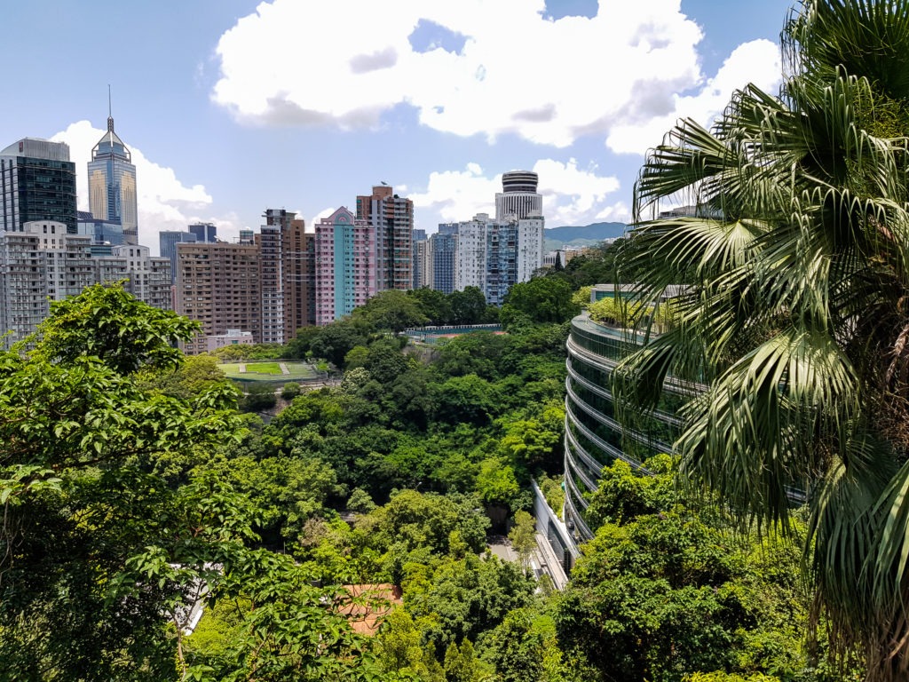 Vangabonds Wandering Hong Kong Vue du Central Plaza depuis un point de nature