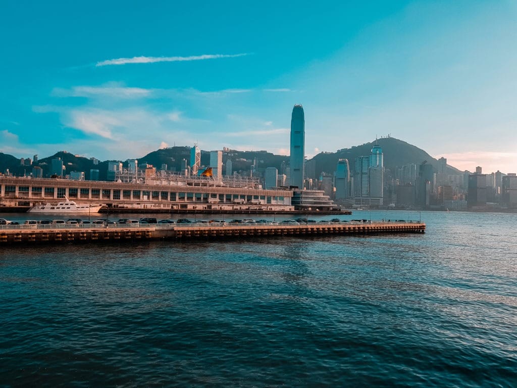 Vangabonds Wandering Hong Kong Vue sur le port et le centre de Hong Kong