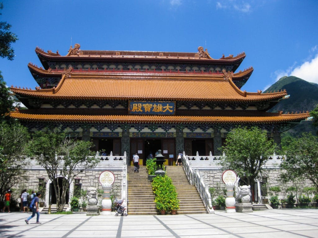 Vangabonds Wandering Hong Kong Entrée du Monastère Po Lin