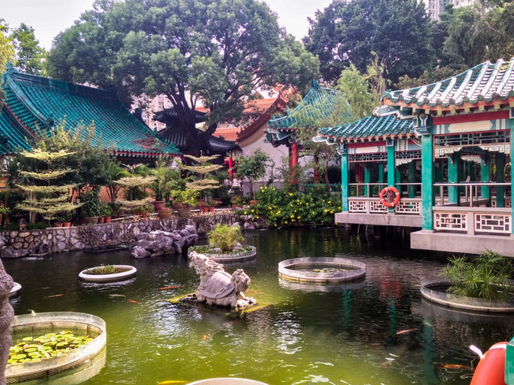 Vangabonds Wandering Hong Kong Vue du jardin du temple Sik Sik Yuen