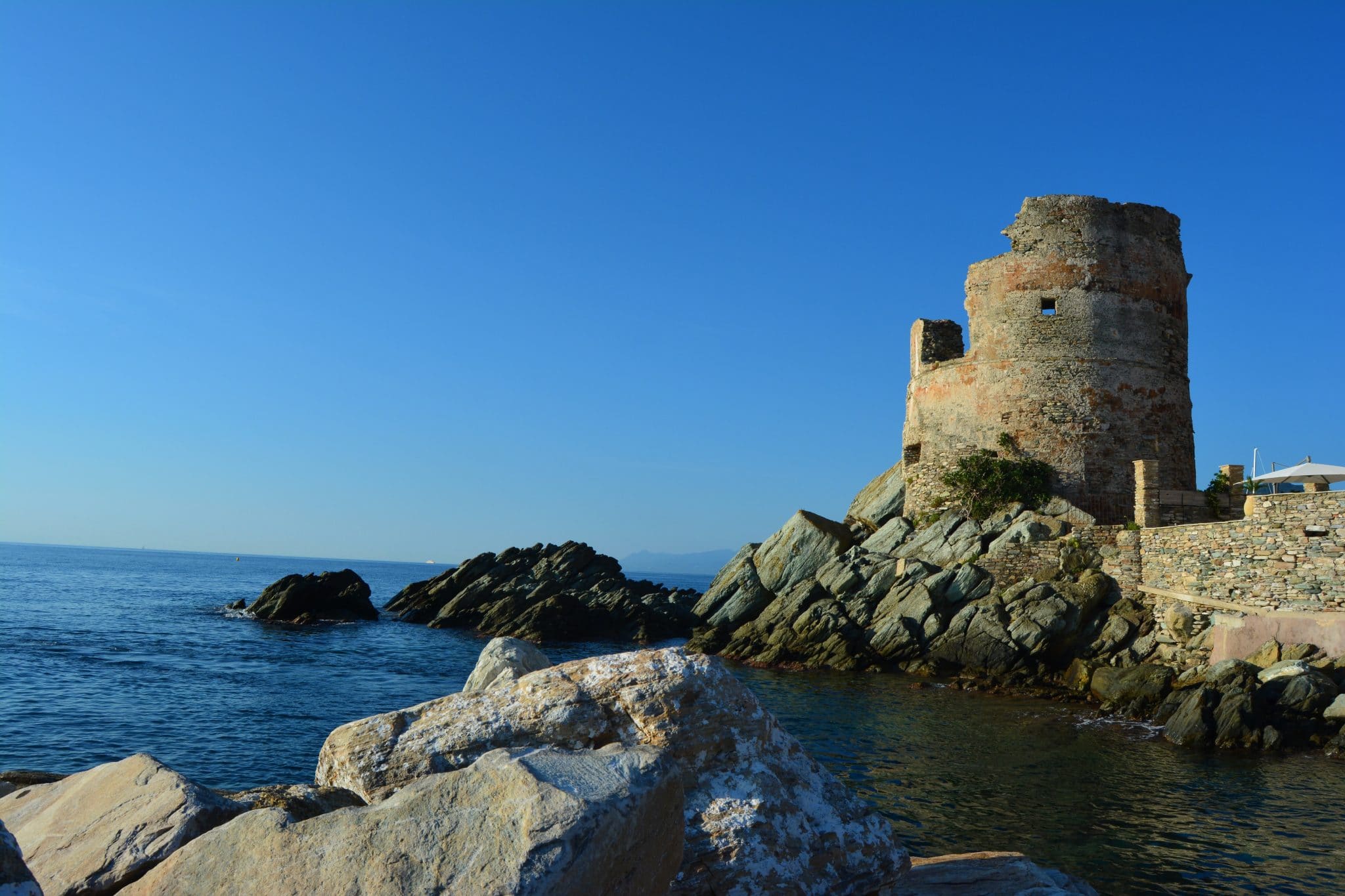 ERBALUNGA CAP CORSE 09 sept 20 (13) Tour génoise en ruinee à Erbalunga