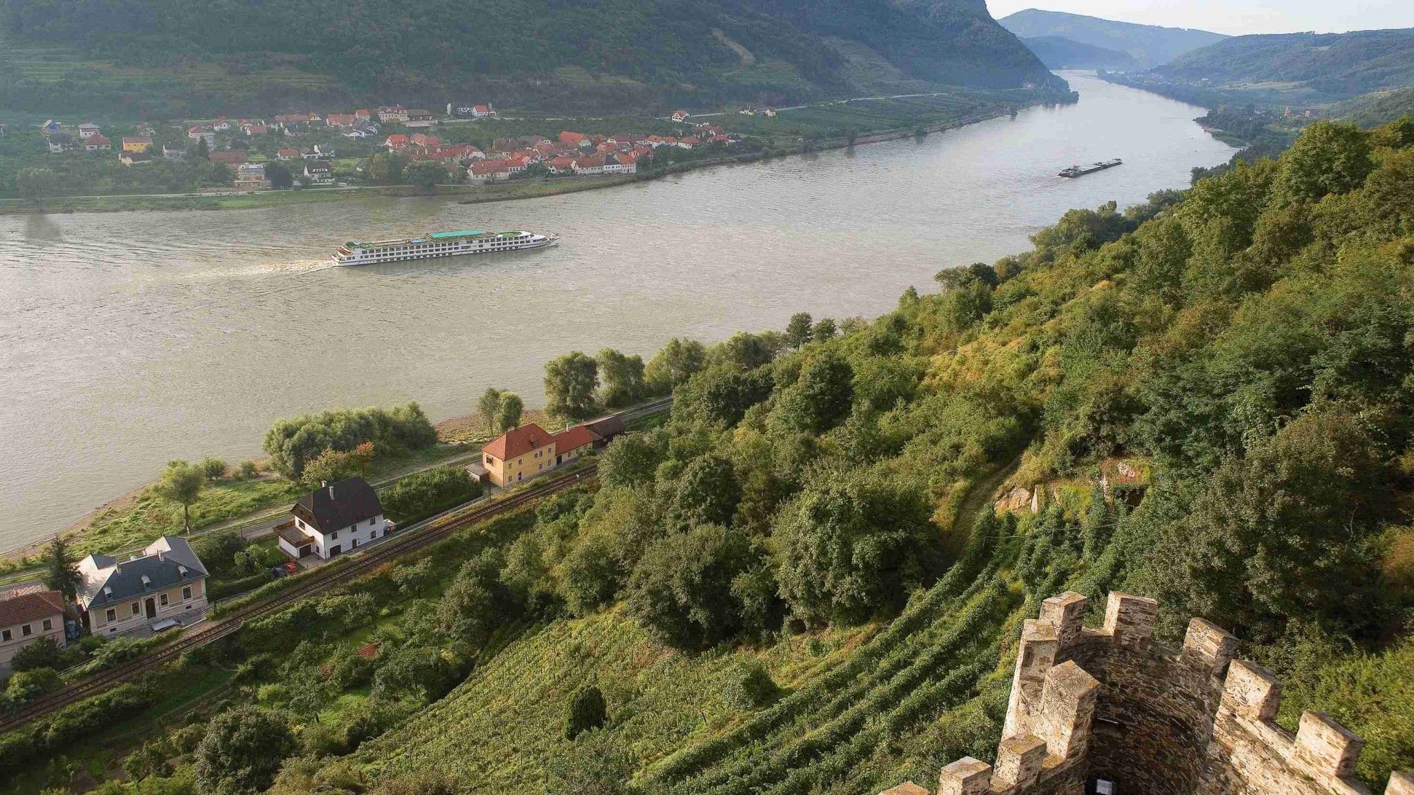 Hongrie-Danube-bateau-navigation©CroisiEurope-compressed