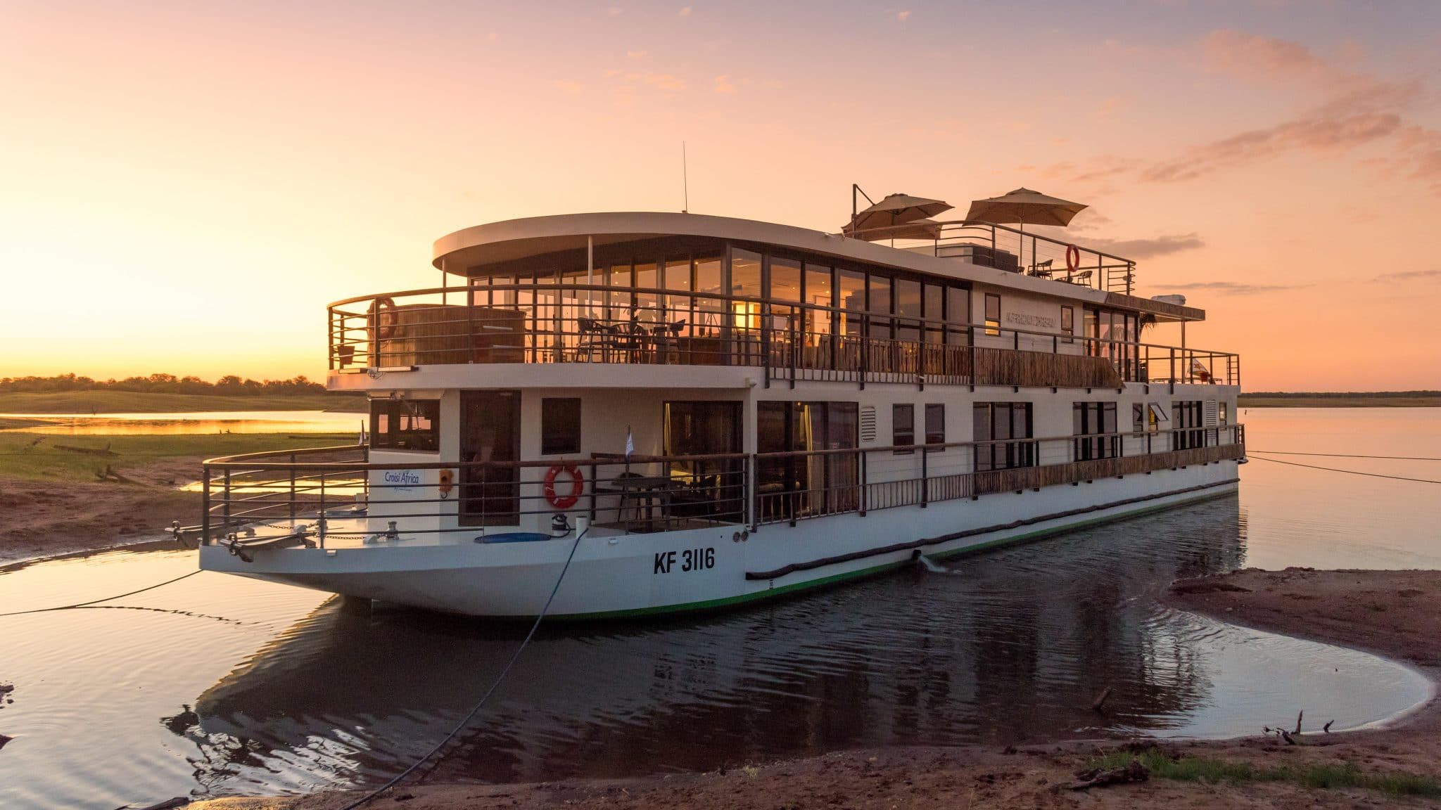 RV-African-Dream-Zambeze-nuit03-amarre-CroisiEurope©Kevin Hogan
