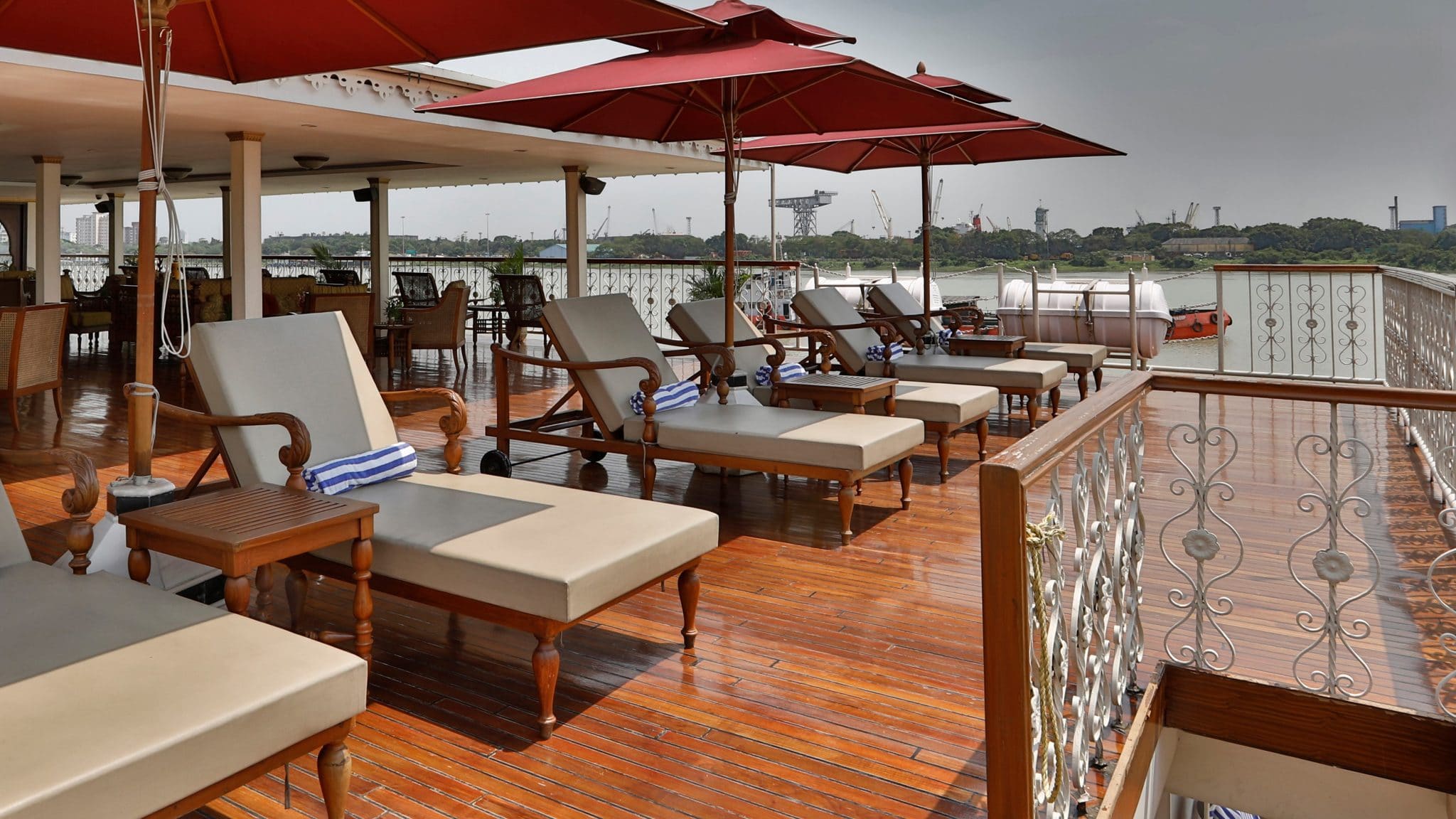 pont-soleil-RV-Ganges-Voyageur-Inde-Gange-CroisiEurope©
