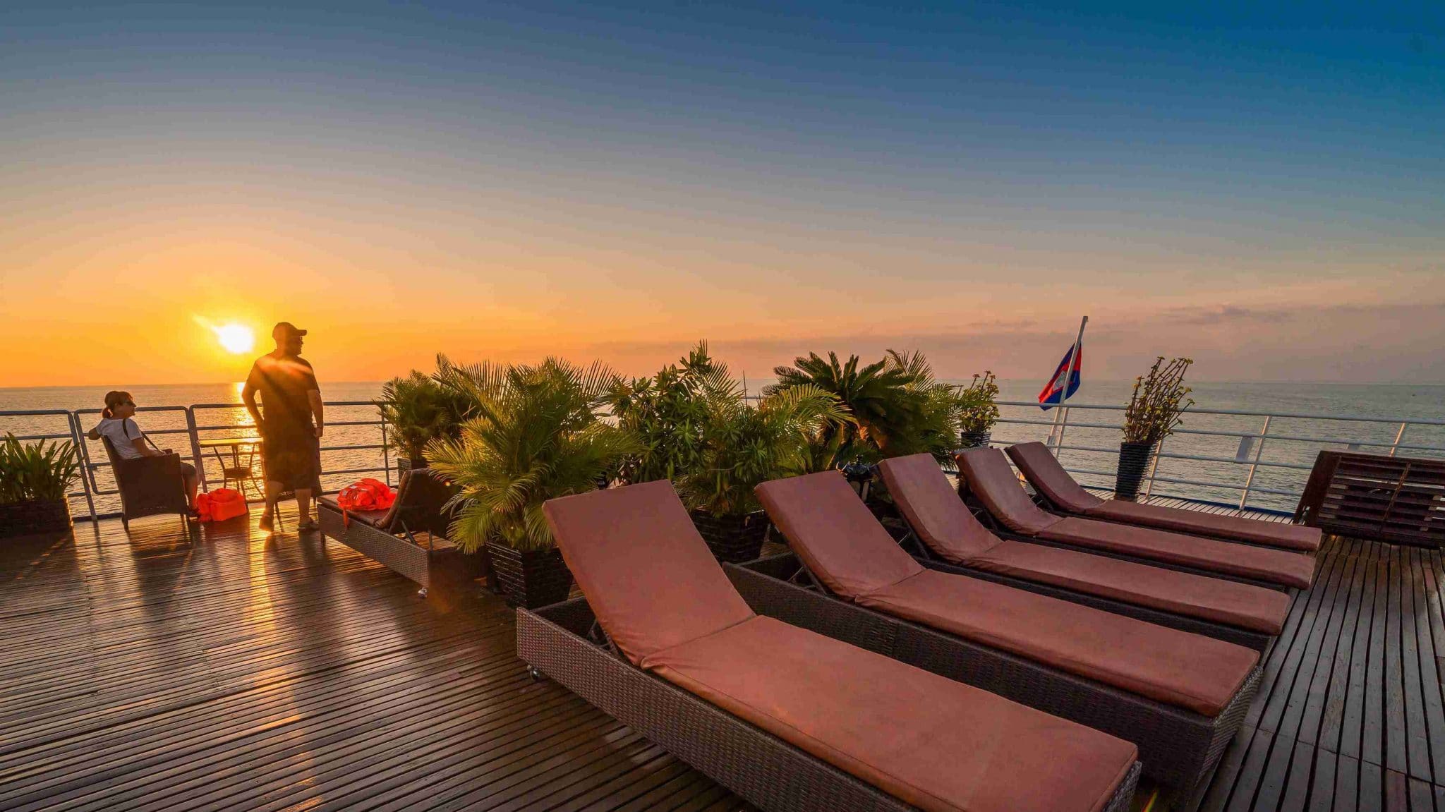 pont-soleil1-couche-de-soleil-RV-Indochine-Mekong-CroisiEurope©Live Studio-compressed