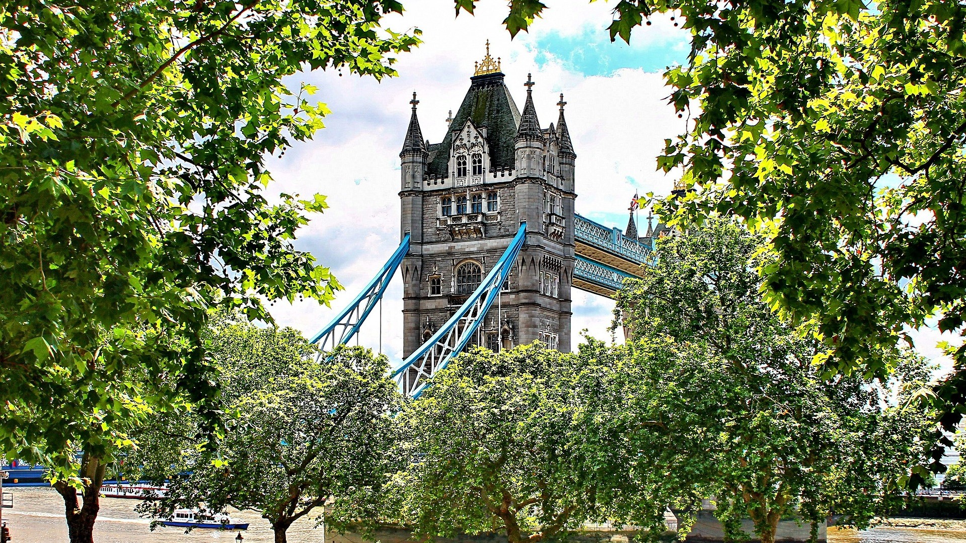 GB LONDON TOWER BRIDGE (20b)